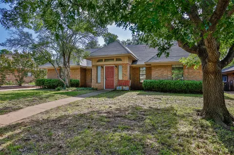 1916 N Lake Trl, Denton, TX 76201