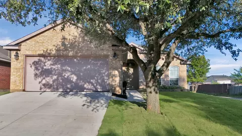 6710 Waterlilly Dr, Arlington, TX 76002