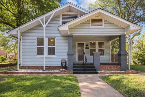 736 Dallas St, Jacksonville, TX 75766