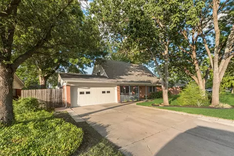 105 SE Harris St, Burleson, TX 76028