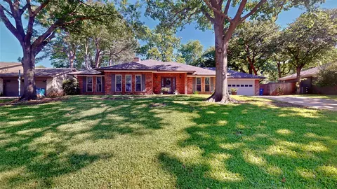 2910 Brookshire Dr, Grapevine, TX 76051