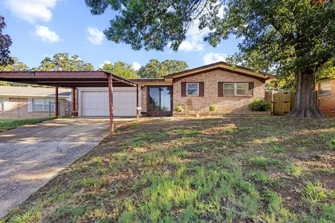 905 Seymore Cir, Denison, TX 75020