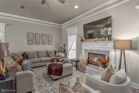 9011 Royal Lodge Ct, Shreveport, LA 71115