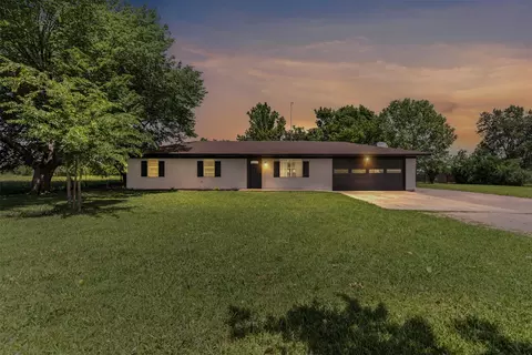 6810 Michael Rd, Sanger, TX 76266
