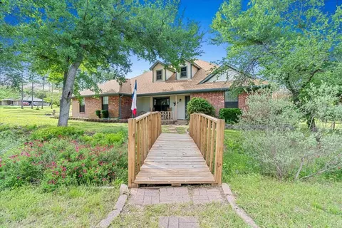 1717 Adams Ln, Azle, TX 76020