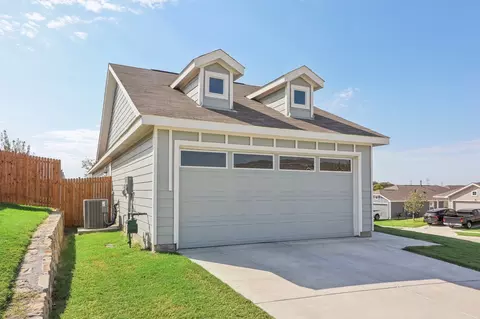 2853 Evening Side Dr, Fort Worth, TX 76179