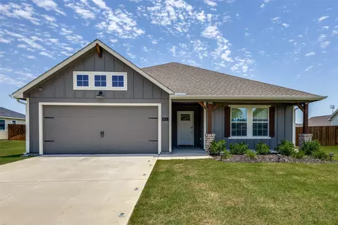 611 Kyle Dr, Tioga, TX 76271