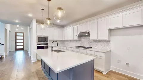 Entry Way - 1516 Larson Ln, Denton, TX 76210 photo 1 of 1