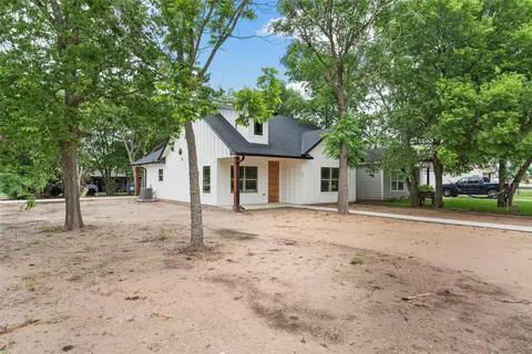 600 Arthur St, Mcgregor, TX 76657