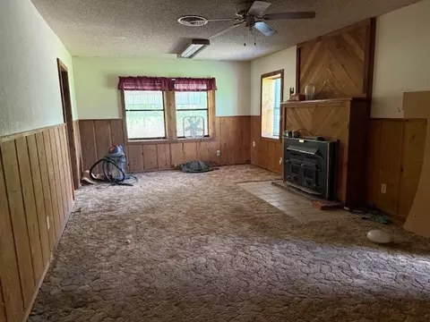 Living - 546 Apache Ln, Abilene, TX 79601 photo 2 of 3