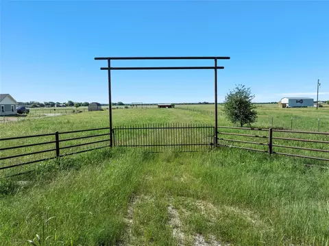97 Grellhesl Rd, West, TX 76691