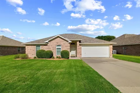 218 Whispering Dell Ln, Weatherford, TX 76085