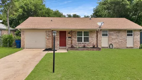 821 E Mustang St, Crowley, TX 76036