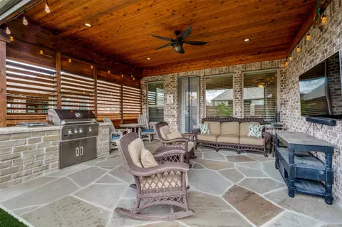 3921 Big Prairie Dr, Aubrey, TX 76227