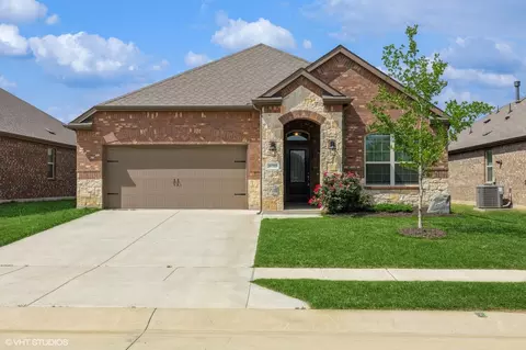 10709 Klondike Ln, Aubrey, TX 76227