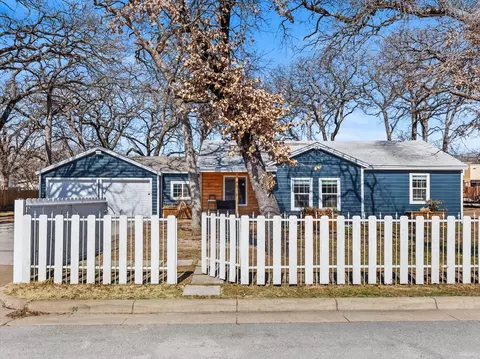 3939 Ermis St, Haltom City, TX 76111