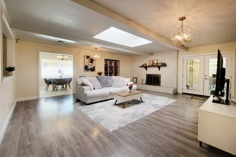 1141 Grove Dr, Lewisville, TX 75077