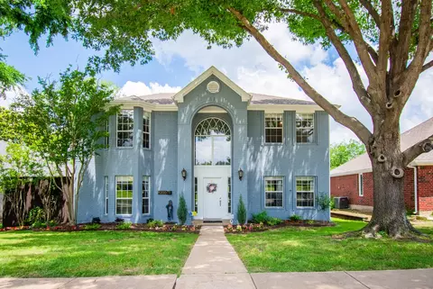 8200 Edgewater Dr, Frisco, TX 75034