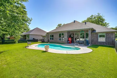 9001 Magnolia Vale Dr, Granbury, TX 76049