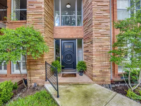 6151 Bandera Ave #B, Dallas, TX 75225