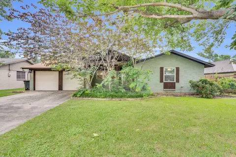 804 Livingston Dr, Hurst, TX 76053