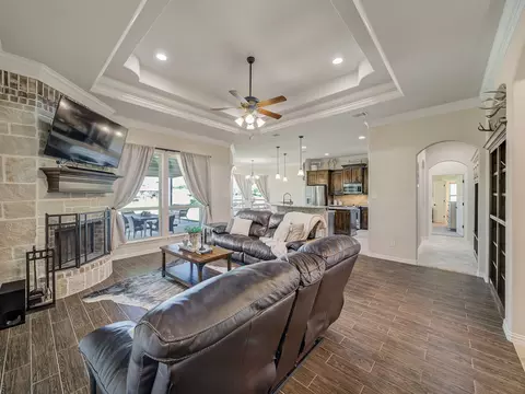 129 Spring Meadow Dr, Springtown, TX 76082 photo 5