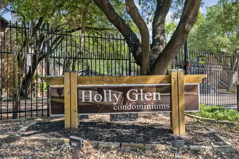 7525 Holly Hill Dr #17, Dallas, TX 75231