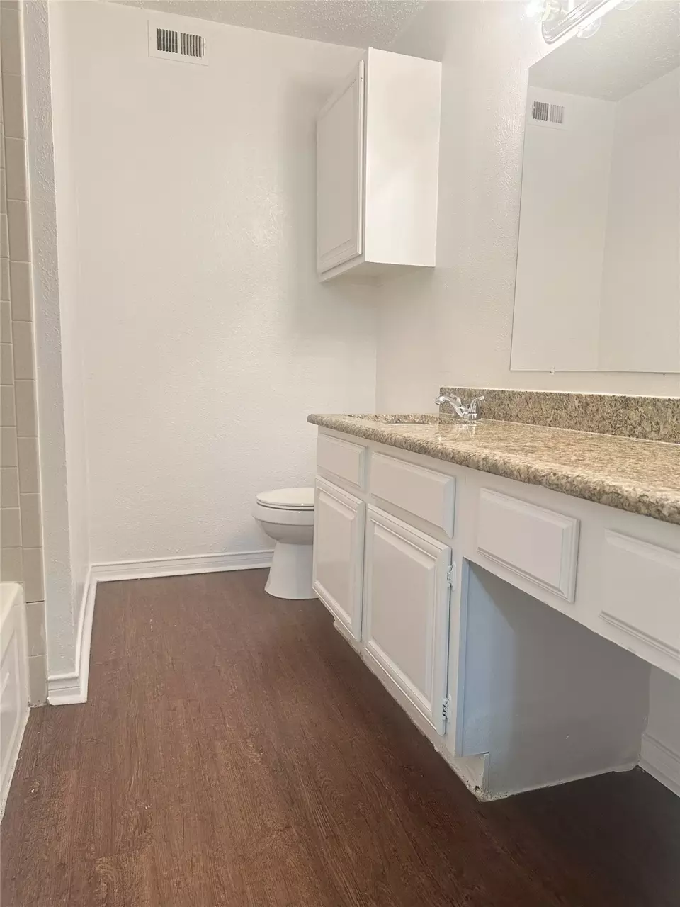 Bath - 12921 Abrams Rd #407, Dallas, TX 75243 photo 2 of 4