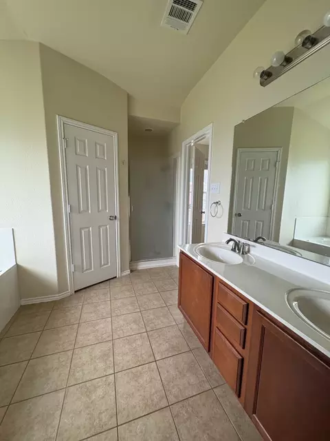 Bath - 10237 Marigold Rd, Waco, TX 76708 photo 4 of 4