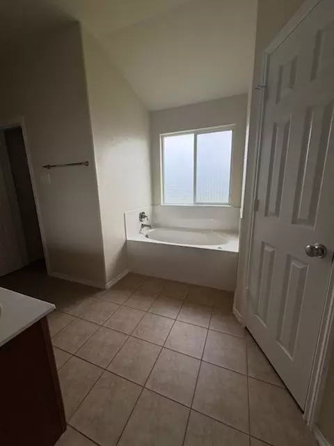 Bath - 10237 Marigold Rd, Waco, TX 76708 photo 2 of 4