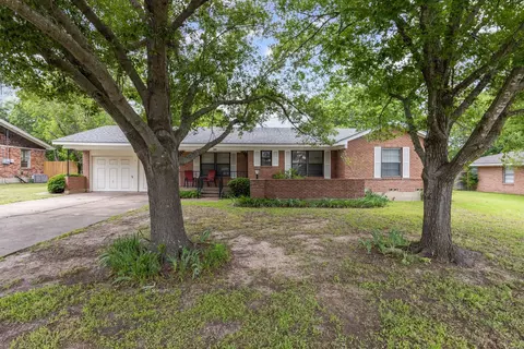 2502 Beverly Dr, Greenville, TX 75402