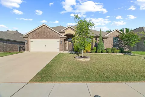 316 Brinkley Dr, Saginaw, TX 76179
