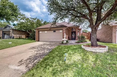 208 Lydia Cir, Irving, TX 75060