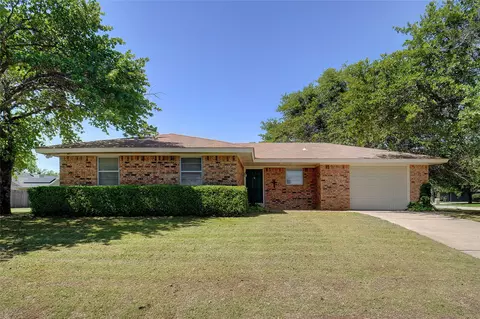 1508 Raborn Dr, Bowie, TX 76230