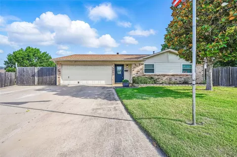 317 Wallace Ct, Crowley, TX 76036