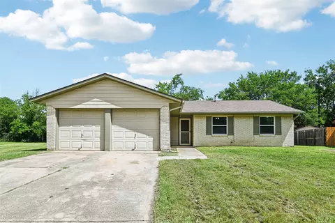 207 Bluebird Cir, Denton, TX 76209