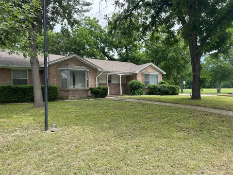 702 Austrian Rd, Grand Prairie, TX 75050
