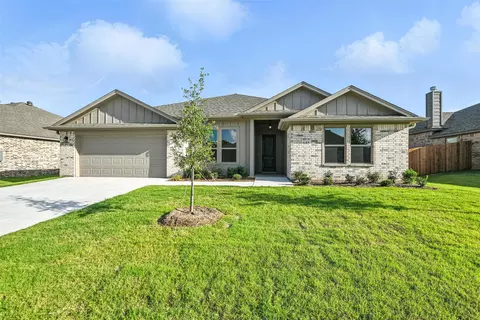 645 Mooney Dr, Saginaw, TX 76179