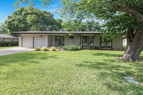 405 Martin Ln, Euless, TX 76040