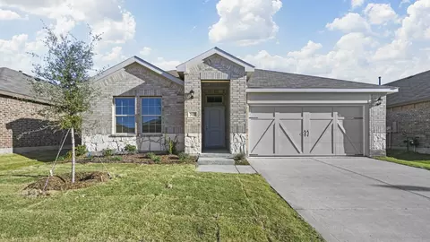 397 Thoroughbred St, Waxahachie, TX 75165