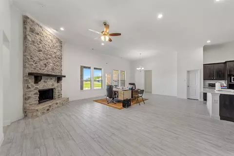 Living - 18145 Osage Ln, Terrell, TX 75160 photo 3 of 5