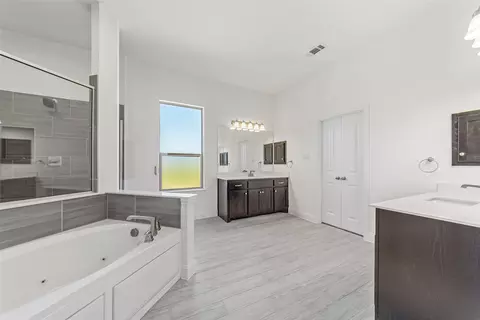 Bath - 18145 Osage Ln, Terrell, TX 75160 photo 6 of 6