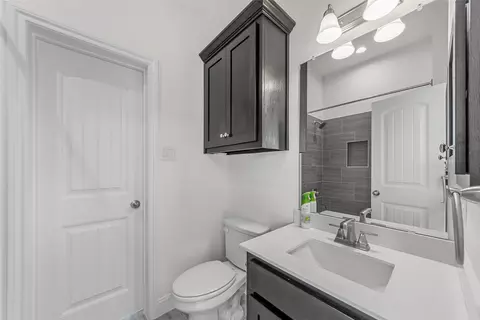 Bath - 18145 Osage Ln, Terrell, TX 75160 photo 1 of 6