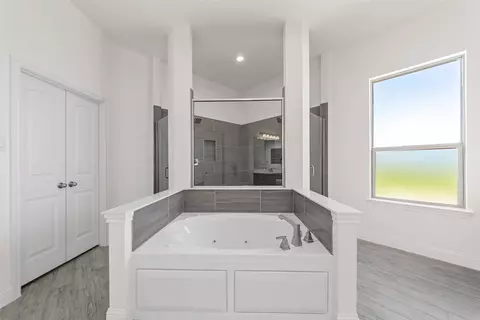 Bath - 18145 Osage Ln, Terrell, TX 75160 photo 4 of 6