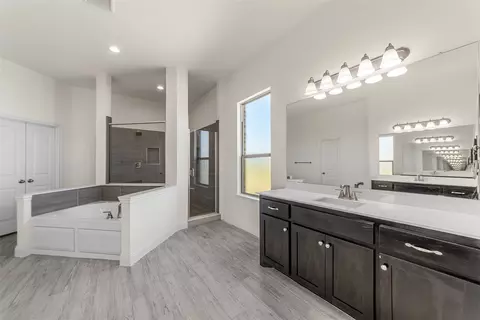 Bath - 18145 Osage Ln, Terrell, TX 75160 photo 3 of 6