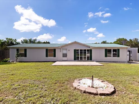 225 W Shangri La Dr, Azle, TX 76020