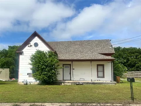 507 W Tarrant St, Bowie, TX 76230
