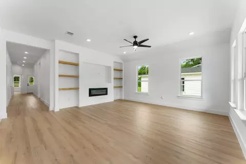 2915 NW Loraine St, Fort Worth, TX 76106