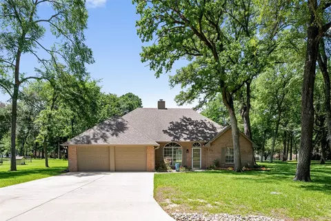 120 Royalwood Dr, Mabank, TX 75156