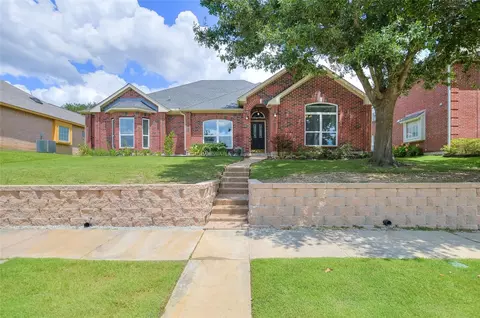 2772 Summertree Dr, Carrollton, TX 75006